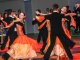 Фото: Полтавців на благодійному балу вчили класичних танців
