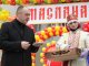 Фото: Полтава відсвяткувала Масляну: млинці від Мамая, танці, співи та алкоголь (фоторепортаж)