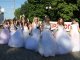Фото: На Марші наречених у Полтаві учасниці вражали оригінальністю весільних суконь: фоторепортаж