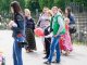 Фото: Учасниці флешмобу жіночності подарували квіти перехожим. Фоторепортаж