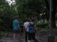 Фото: Полтава після негоди: люди фотографуються на фоні зламаних дерев