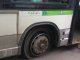 Фото: У Полтаві в кільцевого автобуса на ходу лопнуло колесо (фото)