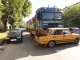 Фото: Народні новини. У Полтаві вантажівка протаранила легковий автомобіль (фото)