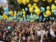 Фото: Першокурсники в Полтаві випустили у небо кульки із бажаннями