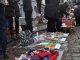 Фото: У Полтаві на "барахолці" продають новорічні листівки й іграшкових баранців