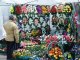 Фото: Продавці штучних квітів у Полтаві розпродають найдешевші – на дорогі у людей немає грошей