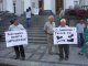 Фото: Біля Полтавської міськради мітингували жителі Макухівки (ФОТО)