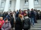 Фото: Натовп біля Полтавської міської ради – черга із представників виборчих комісій (оновлено, фото)