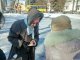Фото: На площі перед Південним вокзалом Полтави віряни щодня годують безхатченків