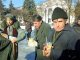 Фото: На площі перед Південним вокзалом Полтави віряни щодня годують безхатченків