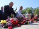 Фото: Полтавці у День перемоги прийшли на покладання квітів із портретами близьких і друзів (ФОТО)