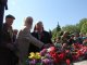 Фото: Полтавці у День перемоги прийшли на покладання квітів із портретами близьких і друзів (ФОТО)